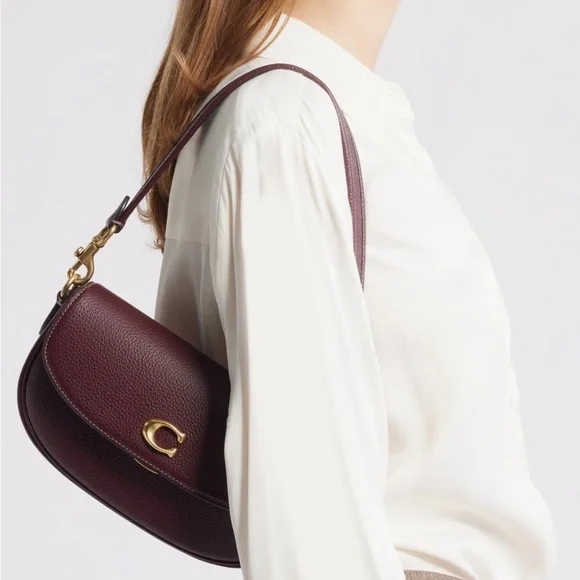 New Coach pebbled leather Merlot Shoulder Bag Gold Accents slip pocket in back - Picture 2 of 7